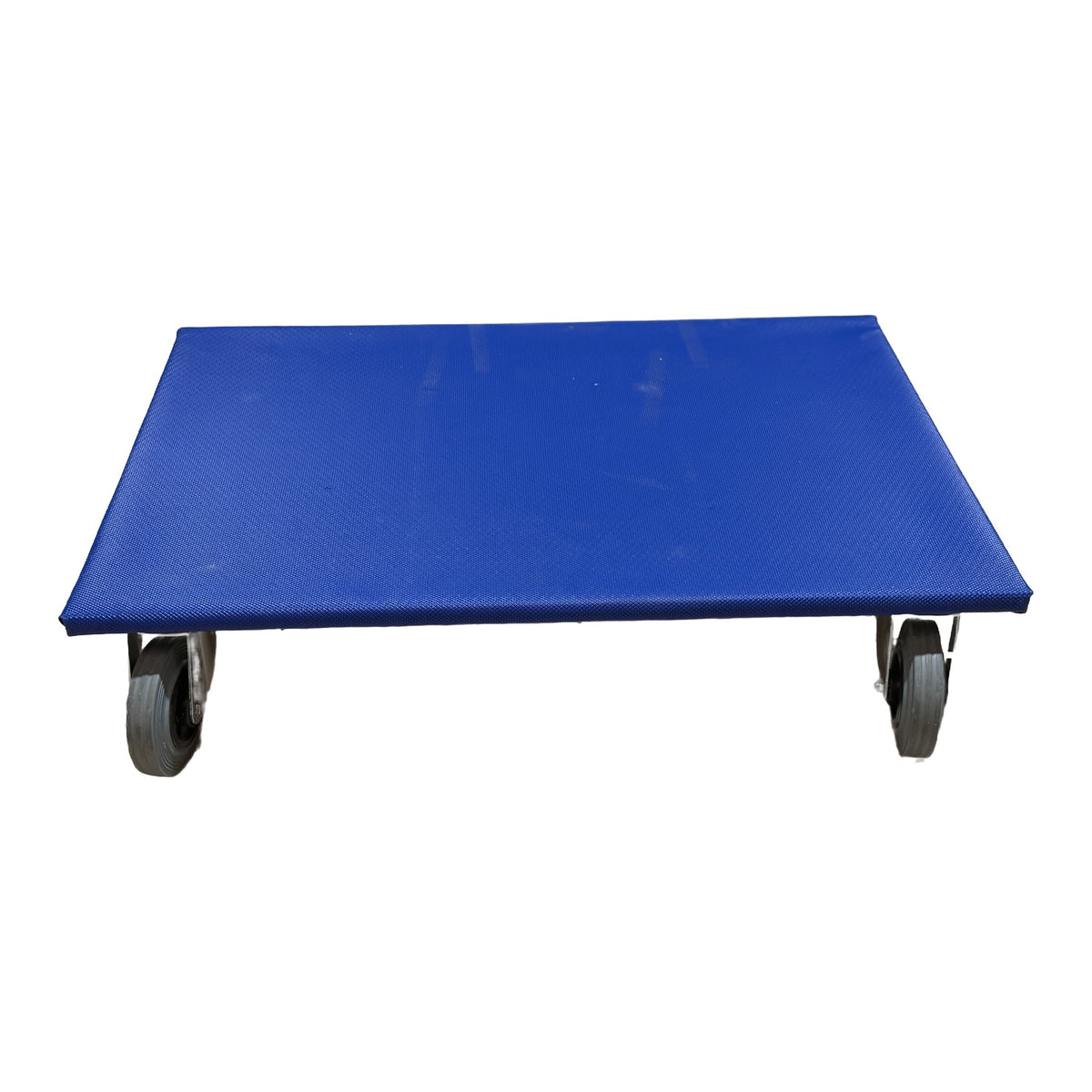 
Möbelroller 80 × 60 cm mit blau bespannter Platte und vier Lenkrollen, Schrägansicht